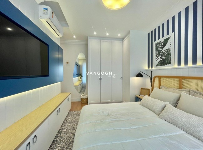 Apartamento 4 dormitórios Marie Antoinette, Meia Praia - ITAPEMA