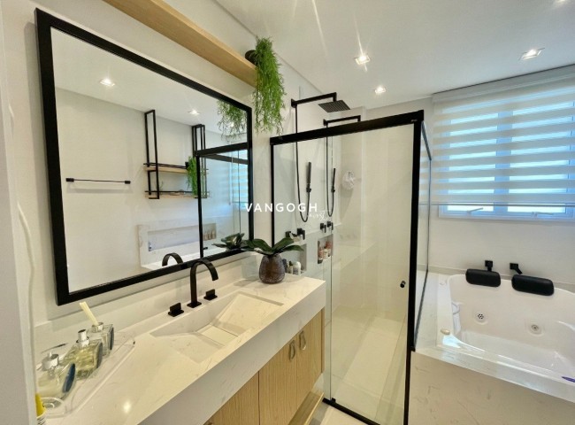 Apartamento 4 dormitórios Marie Antoinette, Meia Praia - ITAPEMA