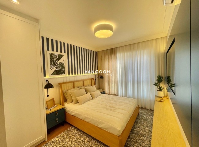 Apartamento 4 dormitórios Marie Antoinette, Meia Praia - ITAPEMA