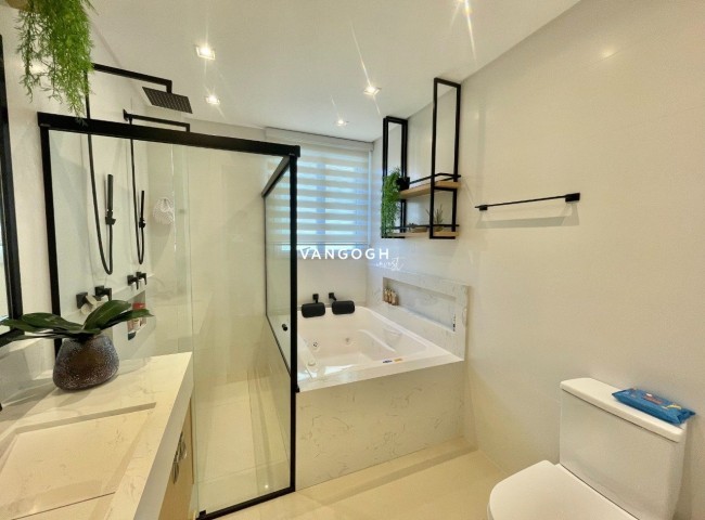 Apartamento 4 dormitórios Marie Antoinette, Meia Praia - ITAPEMA