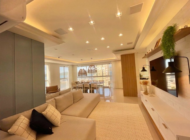 Apartamento 4 dormitórios Marie Antoinette, Meia Praia - ITAPEMA