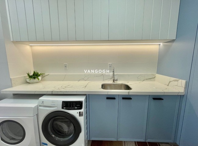 Apartamento 4 dormitórios Marie Antoinette, Meia Praia - ITAPEMA