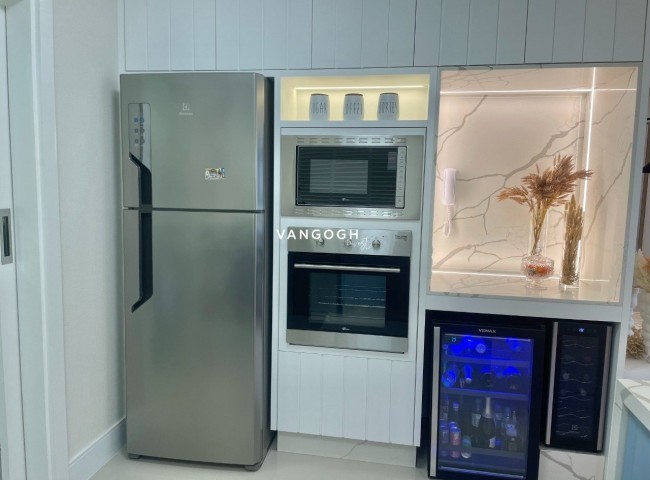 Apartamento 4 dormitórios Marie Antoinette, Meia Praia - ITAPEMA