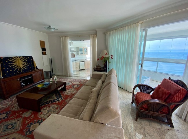 Apartamento 3 dormitórios Royal Palace, Frente Mar - Balneário Camboriú