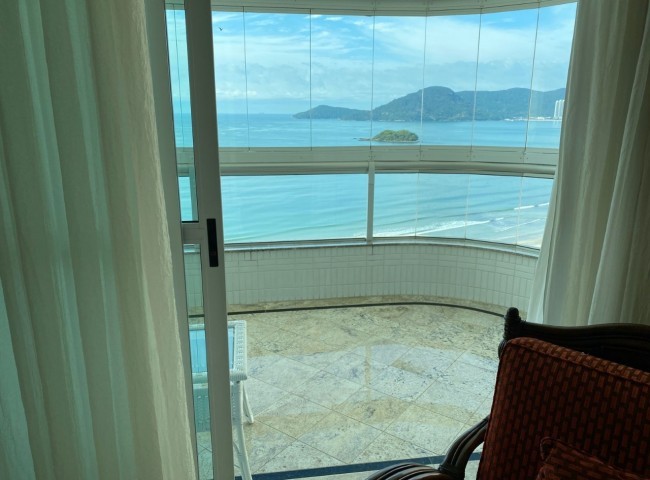 Apartamento 3 dormitórios Royal Palace, Frente Mar - Balneário Camboriú