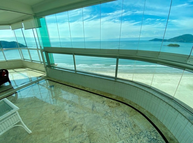 Apartamento 3 dormitórios Royal Palace, Frente Mar - Balneário Camboriú