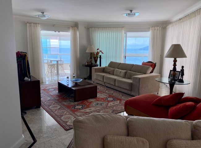 Apartamento 3 dormitórios Royal Palace, Frente Mar - Balneário Camboriú