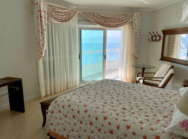 Apartamento 3 dormitórios Royal Palace, Frente Mar - Balneário Camboriú