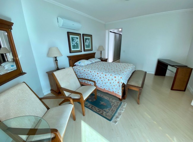 Apartamento 3 dormitórios Royal Palace, Frente Mar - Balneário Camboriú