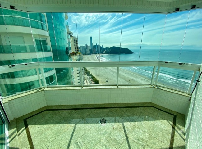 Apartamento 3 dormitórios Royal Palace, Frente Mar - Balneário Camboriú