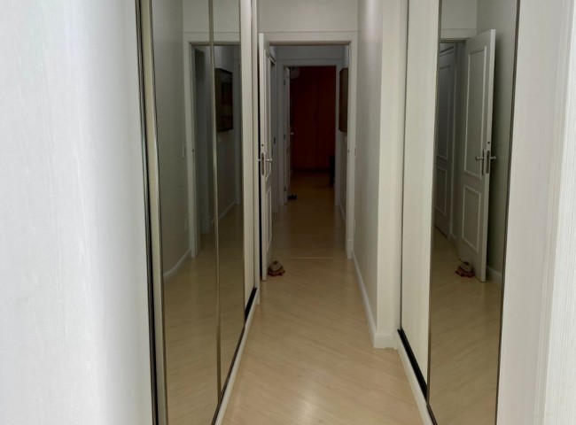 Apartamento 3 dormitórios Royal Palace, Frente Mar - Balneário Camboriú