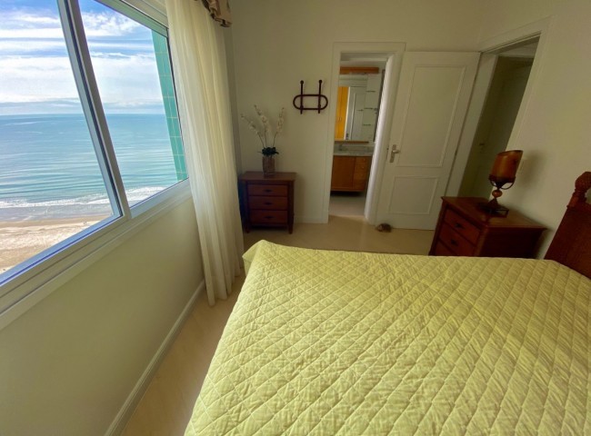 Apartamento 3 dormitórios Royal Palace, Frente Mar - Balneário Camboriú