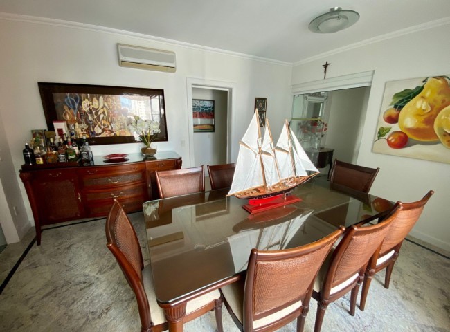 Apartamento 3 dormitórios Royal Palace, Frente Mar - Balneário Camboriú