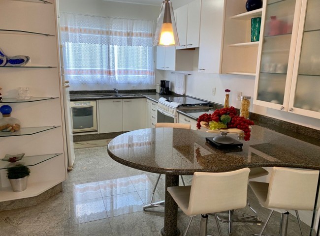 Apartamento 3 dormitórios Royal Palace, Frente Mar - Balneário Camboriú