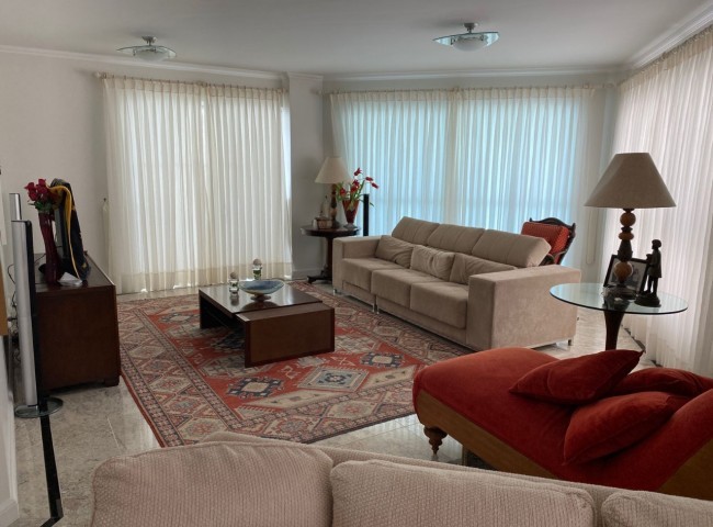 Apartamento 3 dormitórios Royal Palace, Frente Mar - Balneário Camboriú