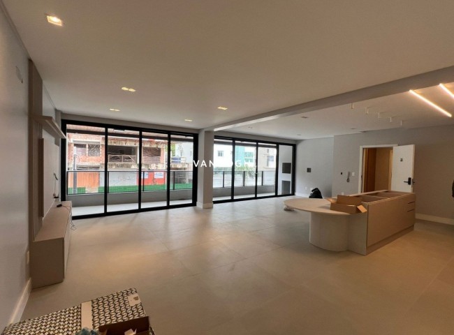 Apartamento 3 dormitórios Dusseldorf