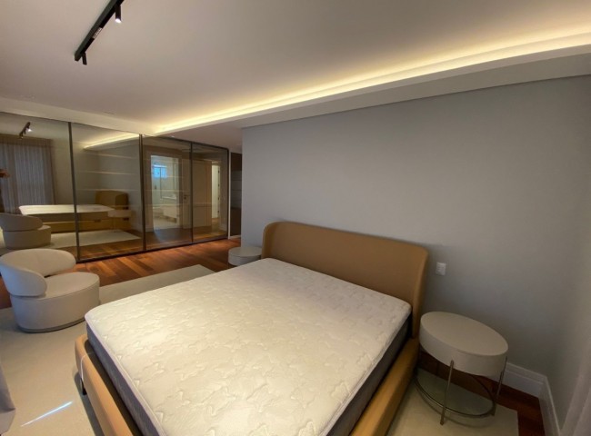 Apartamento 4 dormitórios Splendido