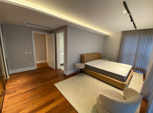 Apartamento 4 dormitórios Splendido