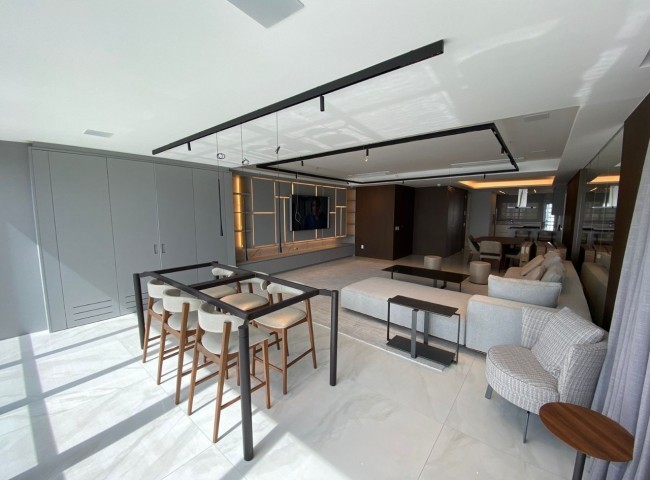 Apartamento 4 dormitórios Splendido