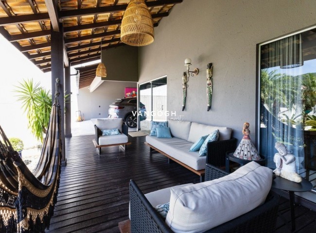 Casa 4 dormitórios , Barra - Balneário Camboriú