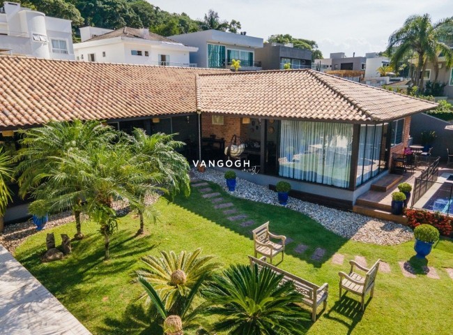 Casa 4 dormitórios , Barra - Balneário Camboriú