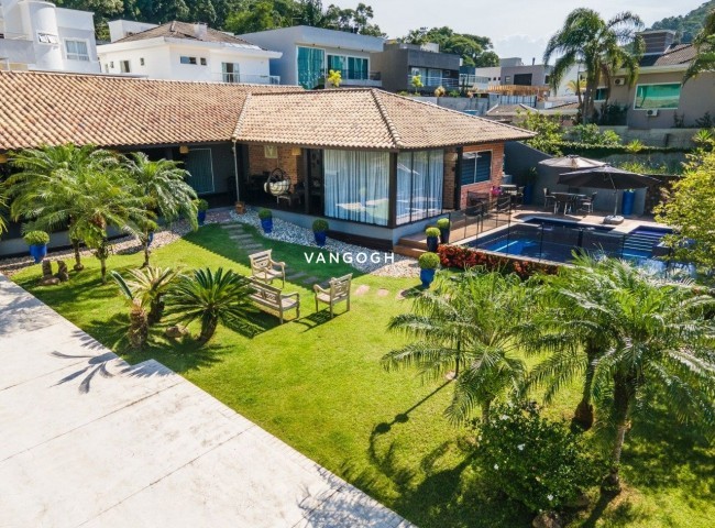 Casa 4 dormitórios , Barra - Balneário Camboriú