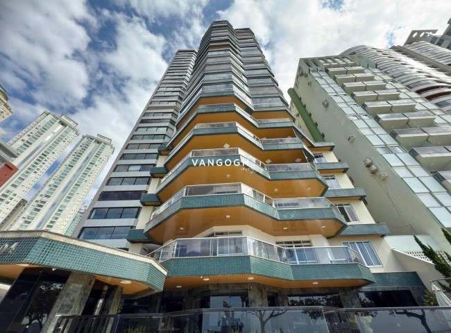 Apartamento 3 dormitórios Edifício Lago Moggiore